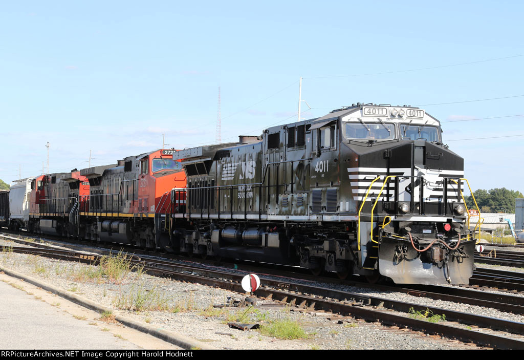 NS 4011 prepares to lead train 351 out of Glenwood Yard